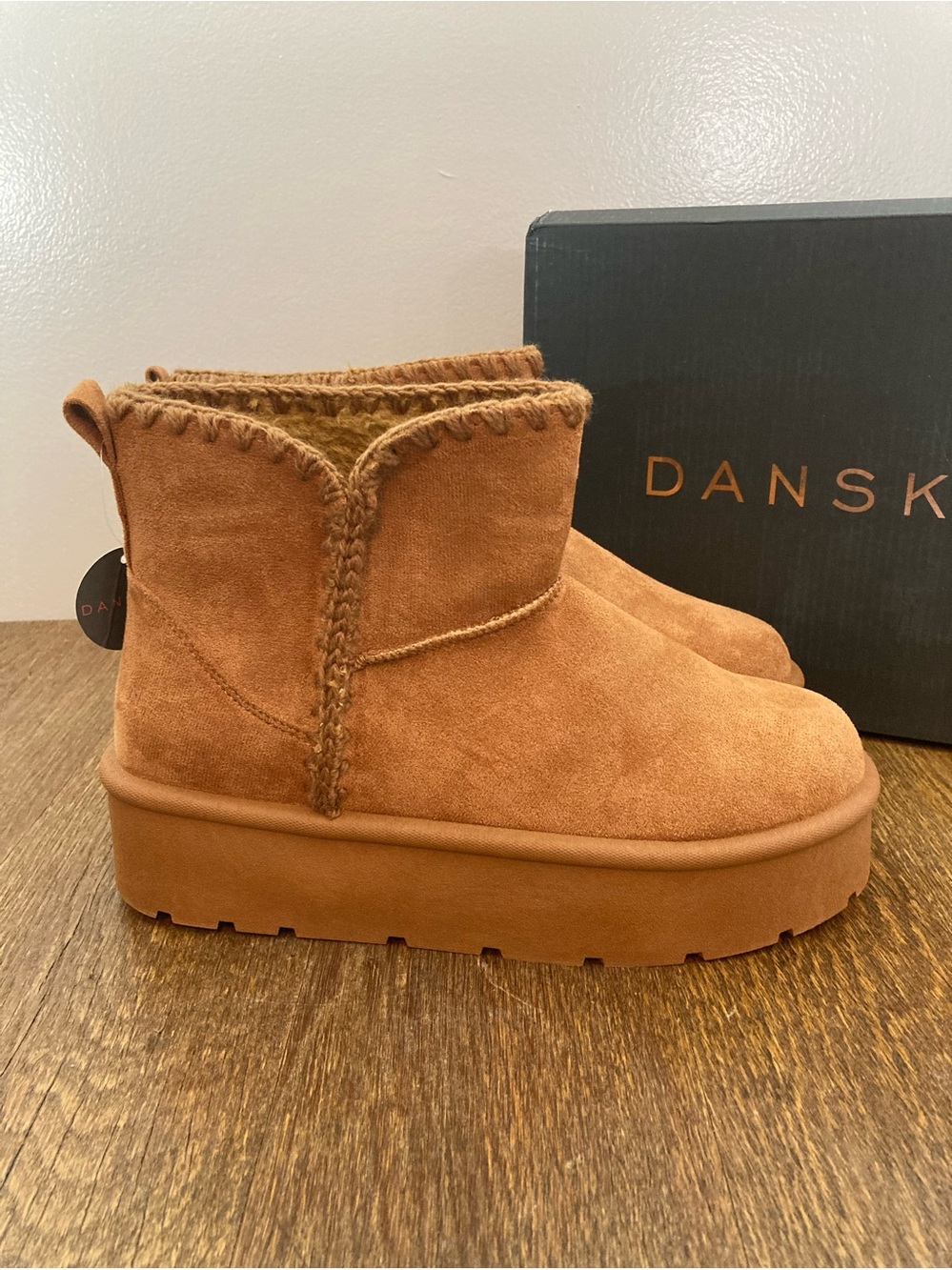Danskin Beignet Platform Ankle Boot Women’s Size 9 Chestnut